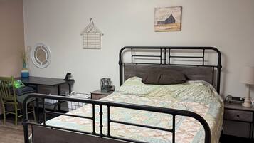 1 bedroom, desk, iron/ironing board, free WiFi