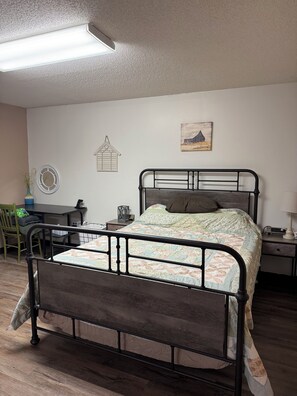 1 bedroom, desk, iron/ironing board, free WiFi