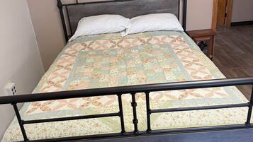 1 bedroom, desk, iron/ironing board, free WiFi