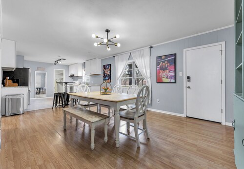 Champions: 2 Miles to Campus (4BR/2.5B)