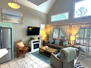 Smart TV, fireplace, printers - Private Beach House, Pet Friendly, Ft Morgan Sleeps 10, next to Kiva Golf Course (Gulf Shores)