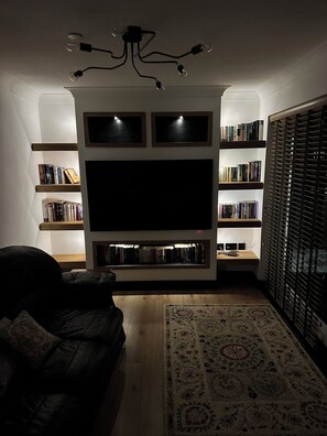 Interior - Modern accommodation with scenic views of Llansteffan.  (Llanybri)