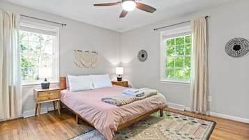 5 bedrooms, desk, iron/ironing board, travel cot