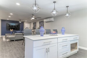 Interior - BEST PRICE DEAL! Spacious, Fully Furnished 1Bed/1Bath - DALLAS TX 75231 (Dallas)