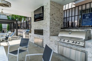 Outdoor dining - BEST PRICE DEAL! Spacious, Fully Furnished 1Bed/1Bath - DALLAS TX 75231 (Dallas)