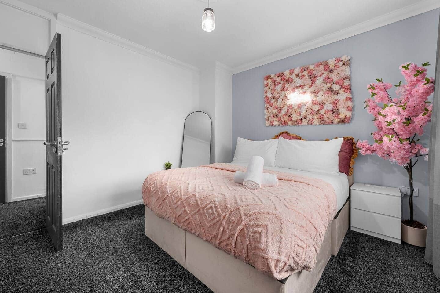 3 bedrooms, desk, free WiFi, bed sheets