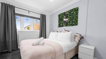 3 dormitorios, escritorio, wifi gratis y ropa de cama
