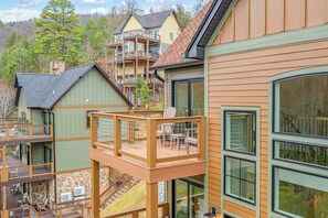 Property grounds - Luxury Home w/ Hot Tub & Mt Views - Otter Run #2 (Gatlinburg)