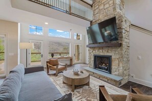 TV, fireplace, video games, offices - Luxury Home w/ Hot Tub & Mt Views - Otter Run #2 (Gatlinburg)
