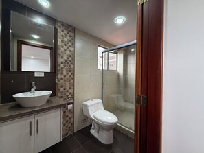 Towels, soap, toilet paper - Spacious Family Apartment | Self Service | Great Location (Cuenca)