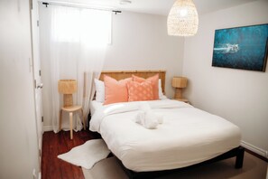 2 bedrooms, free WiFi, bed sheets - Beachy 2BR Escape | Relaxed Coastal Vibes (Belleville)