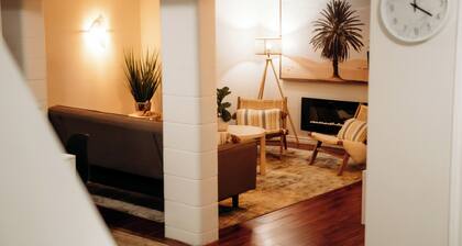 Relaxing 1BR Queen Retreat with Fireplace & Parking