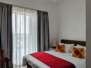 3 bedrooms, iron/ironing board, WiFi, bed sheets - 3-bedroom apartment in peaceful Colombo with AC, gym and pool access (Colombo)