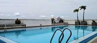 3-bedroom apartment in peaceful Colombo with AC, gym and pool access