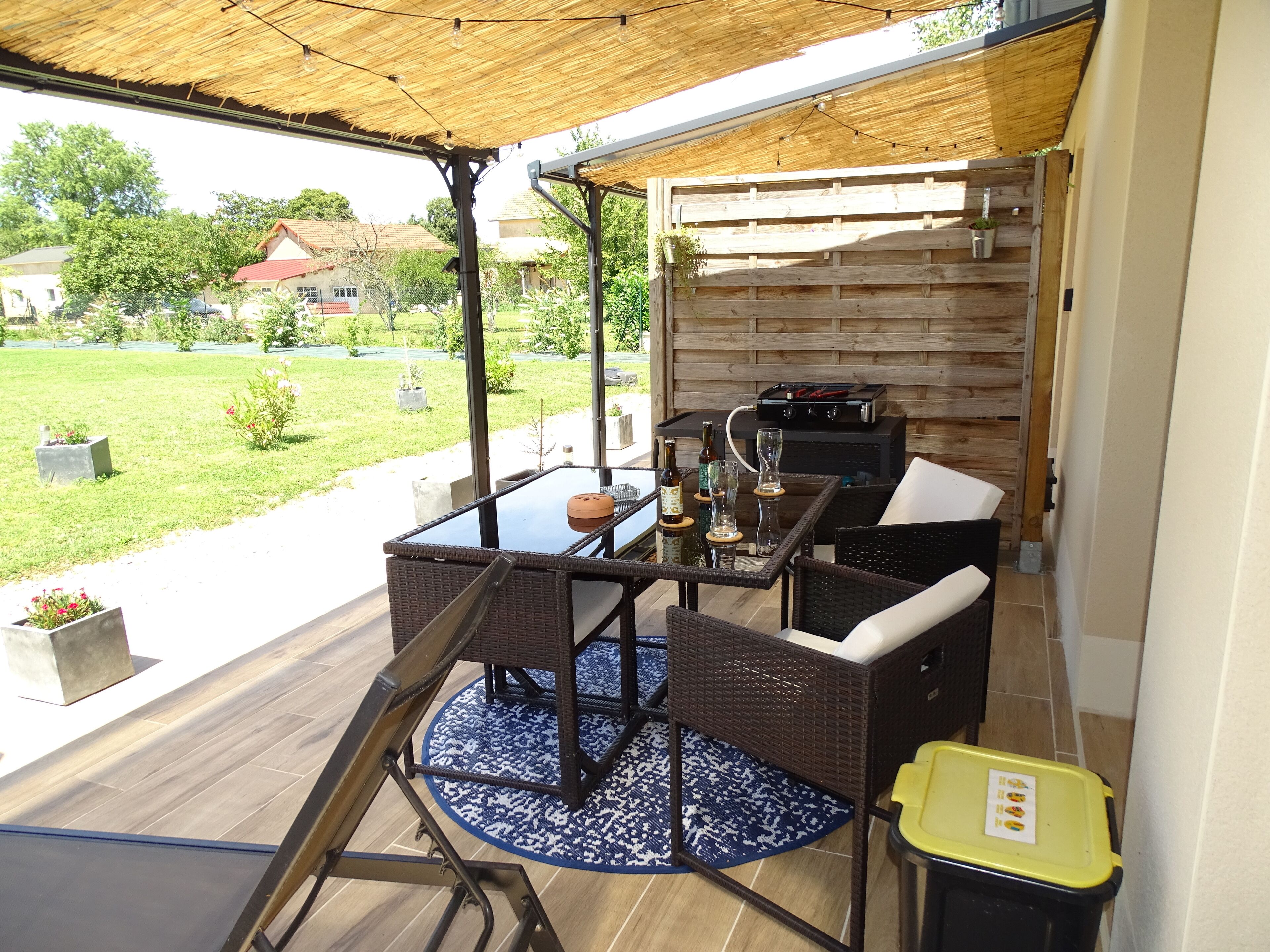 Deluxe Studio, Pool View | Outdoor dining