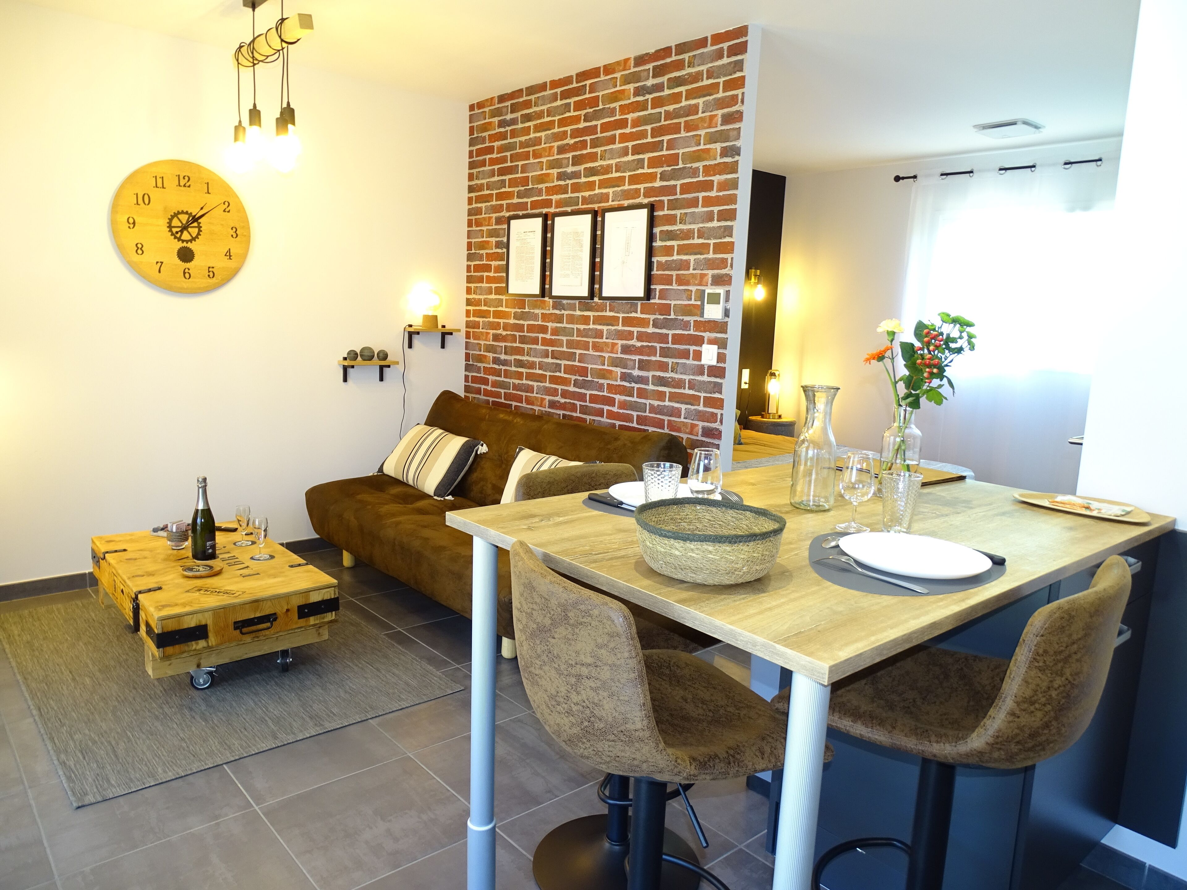 Studio – deluxe, bassengutsikt | Spiseområde