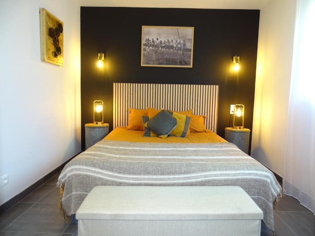 Deluxe studio, uitzicht op zwembad | Verduisterende gordijnen, geluiddichte muren