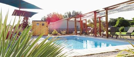 Piscina externa sazonal