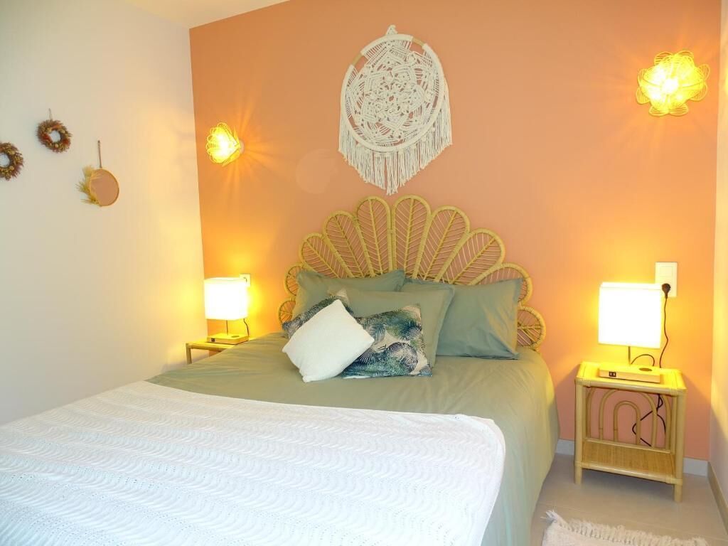 Deluxe studio, uitzicht op zwembad | Verduisterende gordijnen, geluiddichte muren