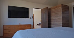 7 makuuhuonetta, silitysrauta/-lauta, ilmainen Wi-Fi, vuodevaatteet