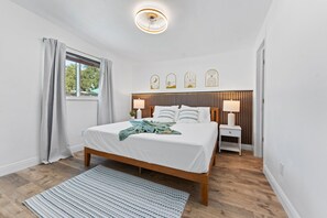 4 bedrooms, iron/ironing board, WiFi, bed sheets - Summer Beach Retreat, Private Pool & Hot Tub, Near Pier 60 Sunset Festival (Largo)