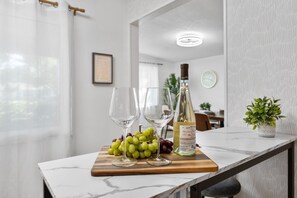Dining - Summer Beach Retreat, Private Pool & Hot Tub, Near Pier 60 Sunset Festival (Largo)
