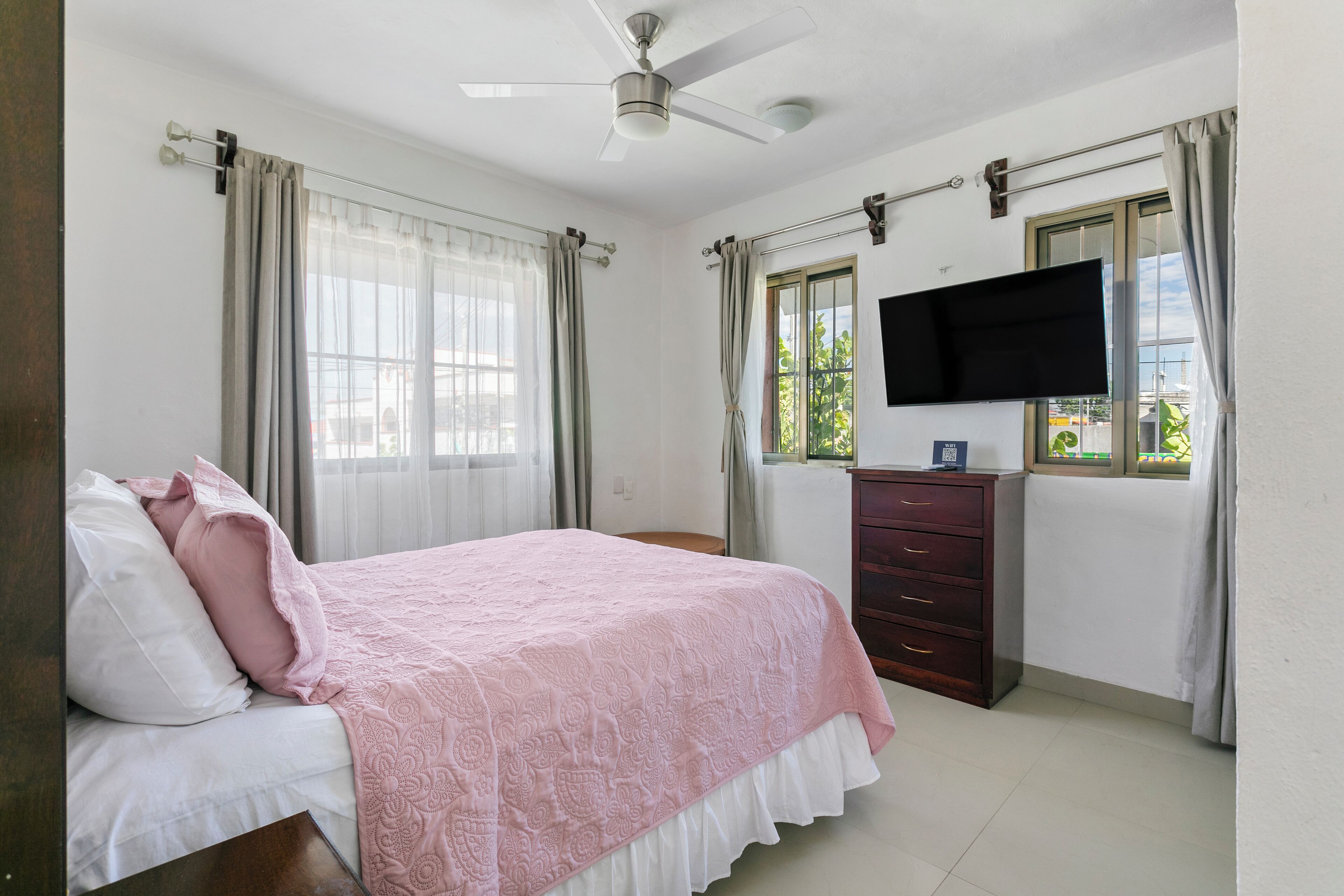 Iron/ironing board, free WiFi, bed sheets