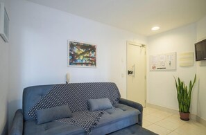 Basic Apartment | Living area | 32-inch Smart TV with digital channels - Full Studio 290m From the Public Market Efa0304 (Florianópolis)
