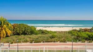 Beach - Direct Oceanfront 2BR · Huge Balcony, Free Parking (Miami Beach)