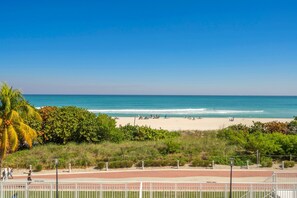 Beach - Direct Oceanfront 2BR · Huge Balcony, Free Parking (Miami Beach)