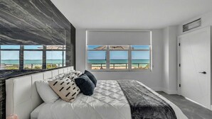 Room - Direct Oceanfront 2BR · Huge Balcony, Free Parking (Miami Beach)