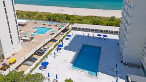 Pool - Direct Oceanfront 2BR · Huge Balcony, Free Parking (Miami Beach)