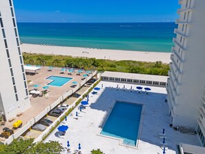 Pool - Direct Oceanfront 2BR · Huge Balcony, Free Parking (Miami Beach)