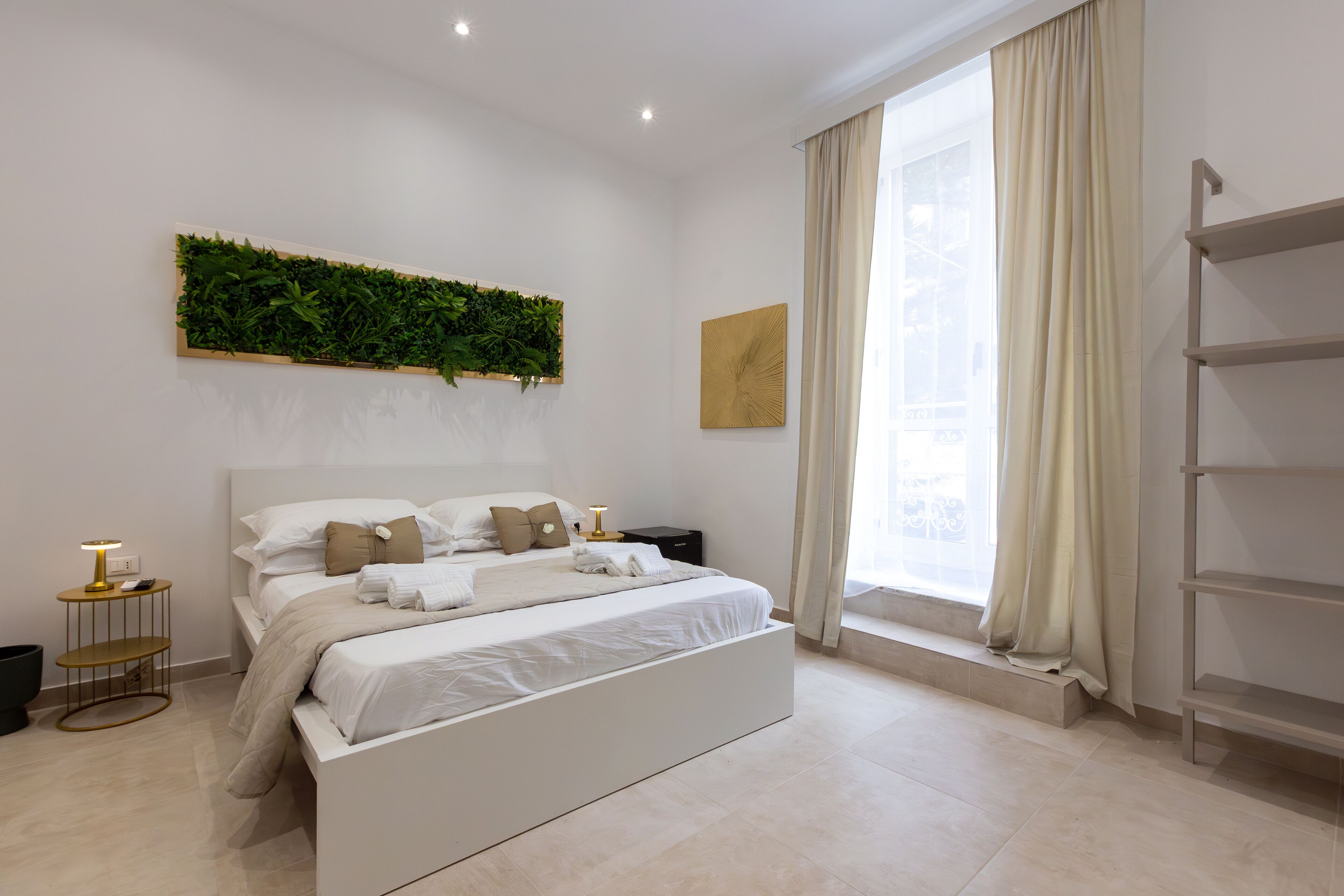Muebles diferentes, wifi gratis y ropa de cama 