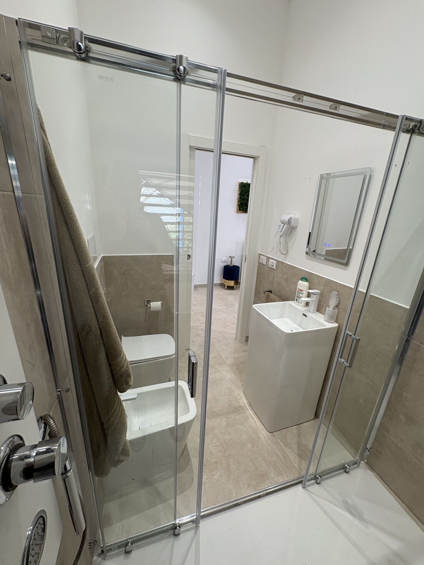 Camera King Superior con Materasso Matrimoniale | Bathroom | Shower, hair dryer, bidet, towels