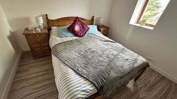 2 slaapkamers, een strijkplank/strijkijzer, wifi, beddengoed