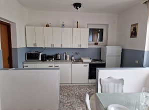 Fridge, microwave, oven, stovetop - Three Bedroom Apartment With Balcony And Sea View (Karlobag)
