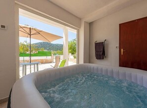 Terrace/patio - Holiday House Neven - Three Bedroom Holiday House With Hot Tub (Vinisce)