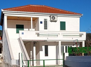 Exterior - Holiday House Neven - Three Bedroom Holiday House With Hot Tub (Vinisce)