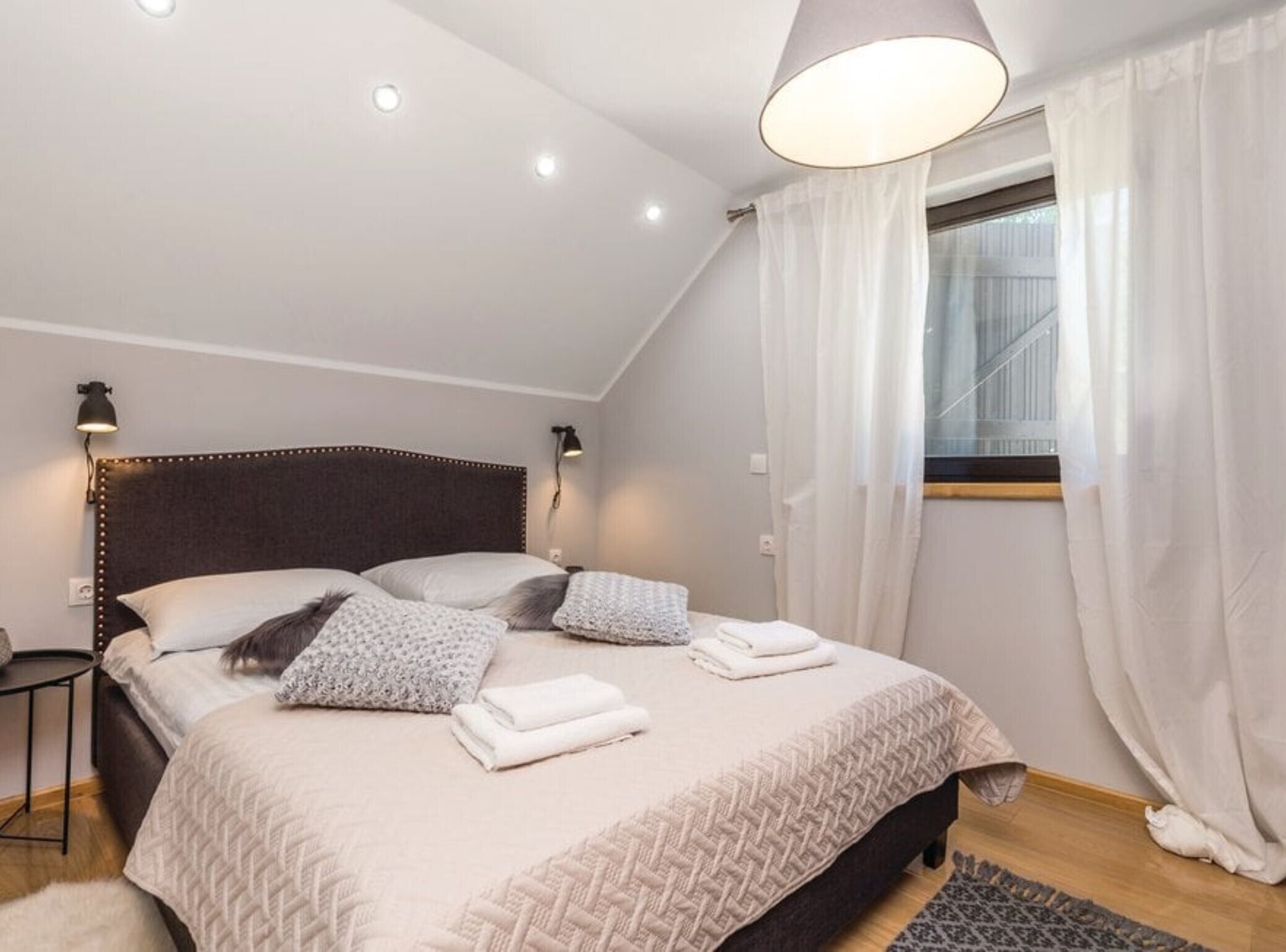 Iron/ironing board, internet, bed sheets