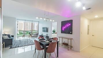 Luxury Suite, Balcony, City View | Bahagian dalam