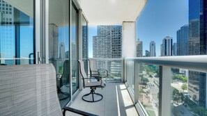Suite Grand, balcón, vista al océano | Balcón
