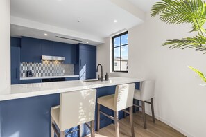 Mikrowelle, Ofen, Herdplatte, Geschirrspüler