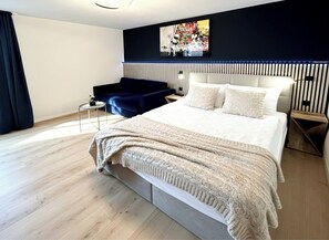 3 chambres, fer et planche à repasser, Wi-Fi, draps fournis