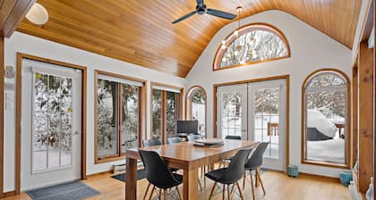 Fantastic 4-bedroom cottage close to skiing and shopping in Mont-Tremblant