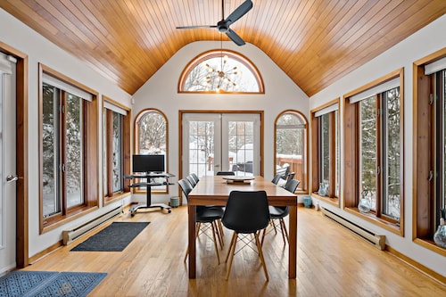 Fantastic 4-bedroom cottage close to skiing and shopping in Mont-Tremblant