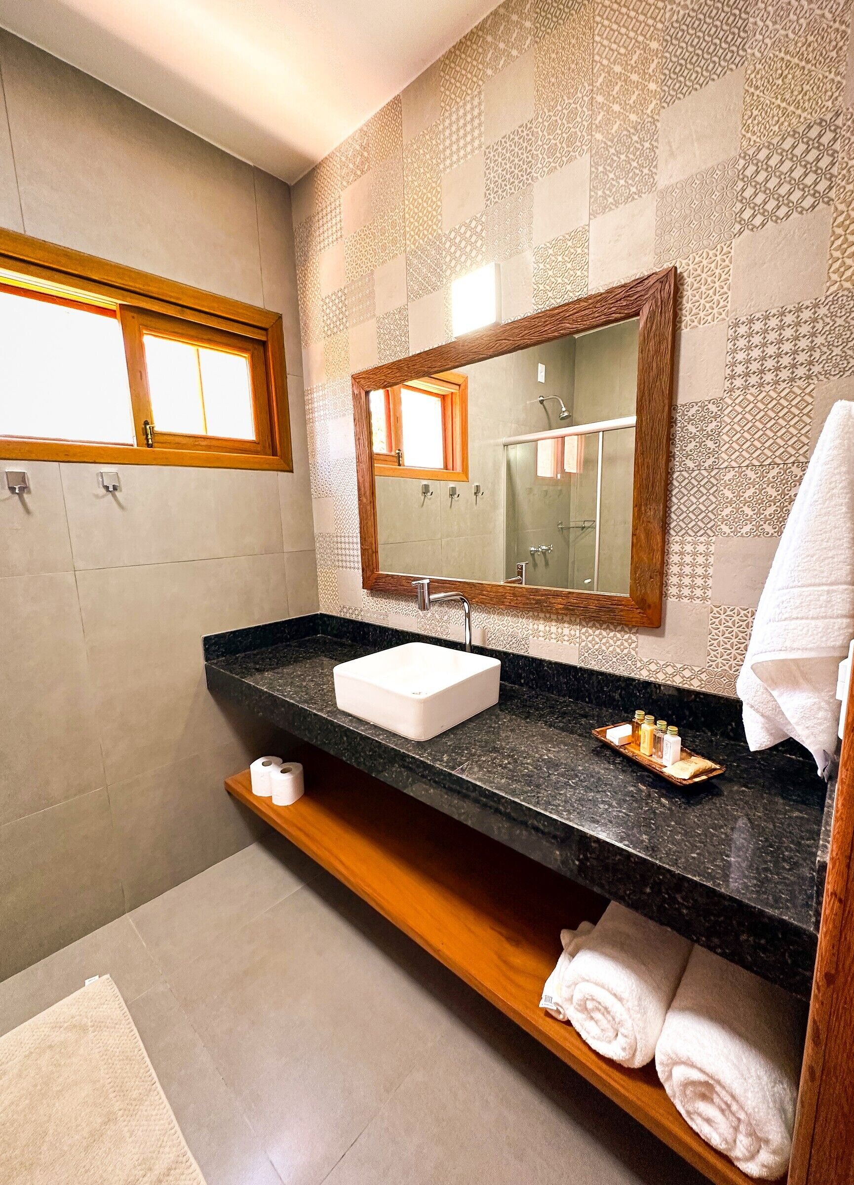 Phòng Suite Cao cấp, quang cảnh hồ bơi