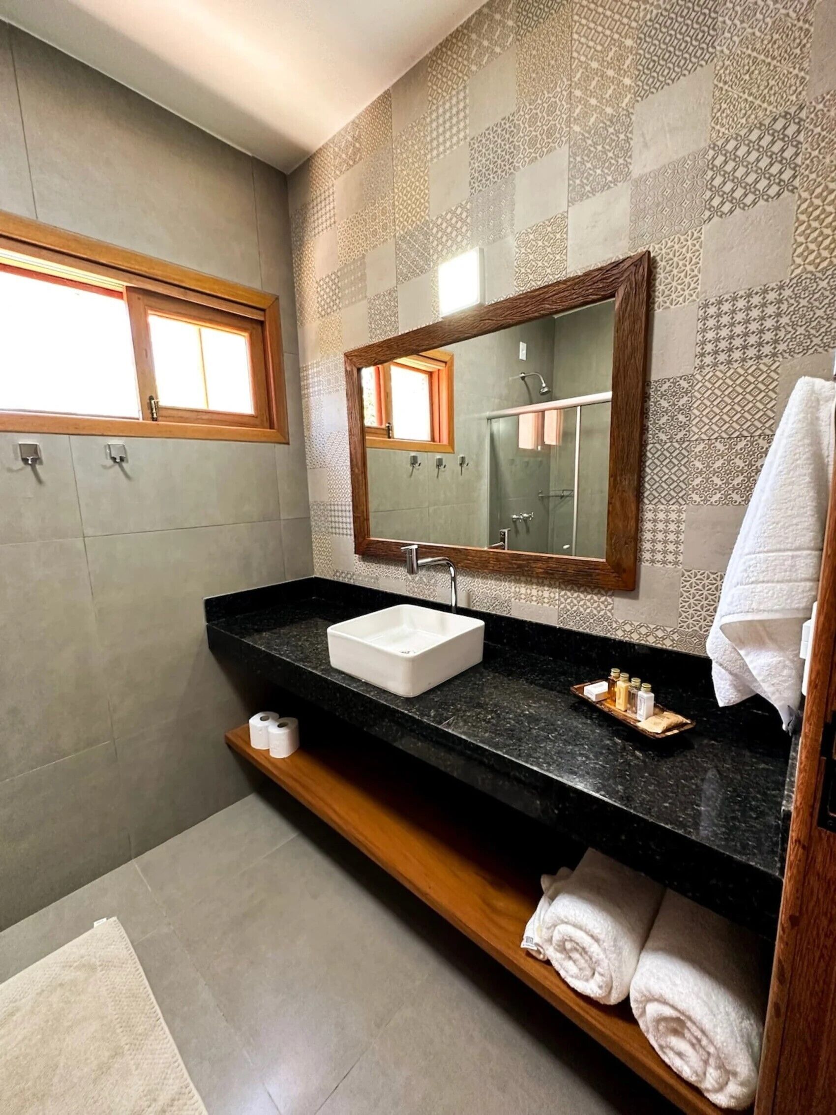 Phòng Suite Cao cấp, quang cảnh hồ bơi