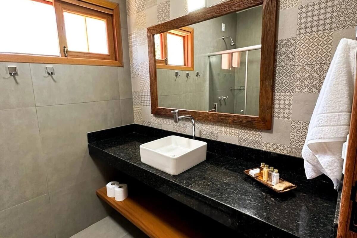 Phòng Suite Cao cấp, quang cảnh hồ bơi