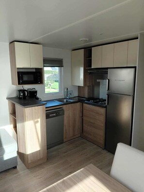 Fridge, microwave, oven, stovetop - Comfortable beachfront mobile home (Sarzeau)